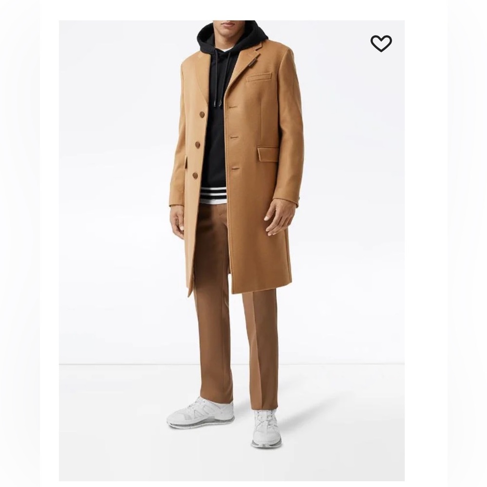 Burberry
single-breasted tailored coat in the color camel